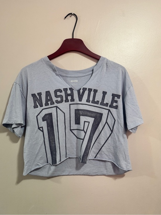 Hollister Tops - Hollister Light Blue Nashville 17 Cropped Graphic Tee Woman’s Size S